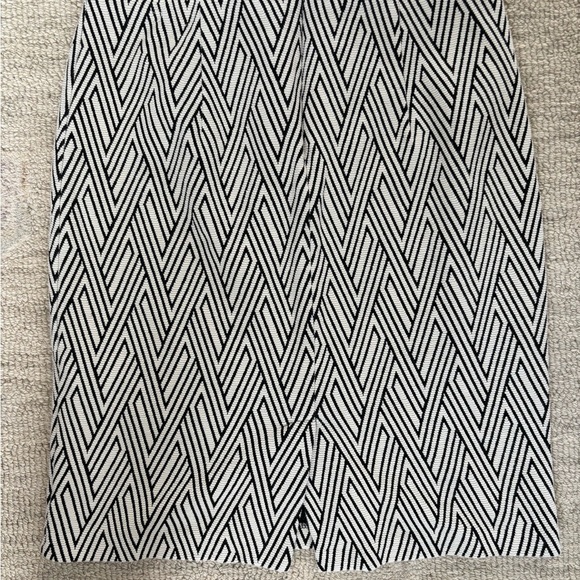 Banana Republic Black and White Patterned Women's Skirt - Picture 2 of 2